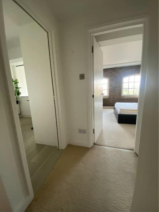 Luxury Artistic 2 Bedroom W/Balcony-Great Location Central Лондон Экстерьер фото