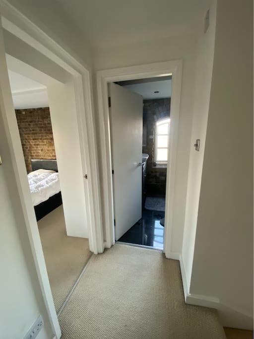 Luxury Artistic 2 Bedroom W/Balcony-Great Location Central Лондон Экстерьер фото