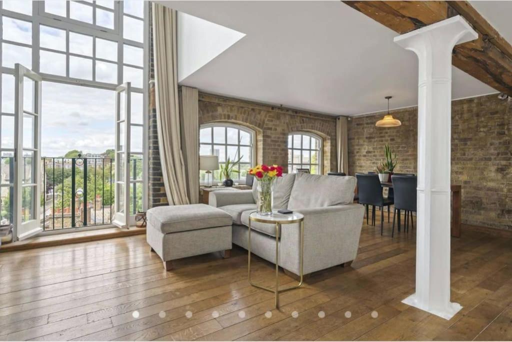 Luxury Artistic 2 Bedroom W/Balcony-Great Location Central Лондон Экстерьер фото