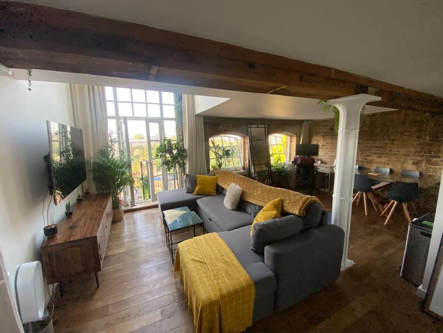 Luxury Artistic 2 Bedroom W/Balcony-Great Location Central Лондон Экстерьер фото
